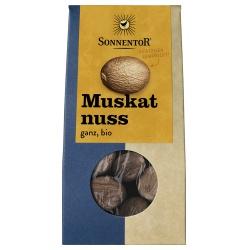 Muskatnüsse, ganz